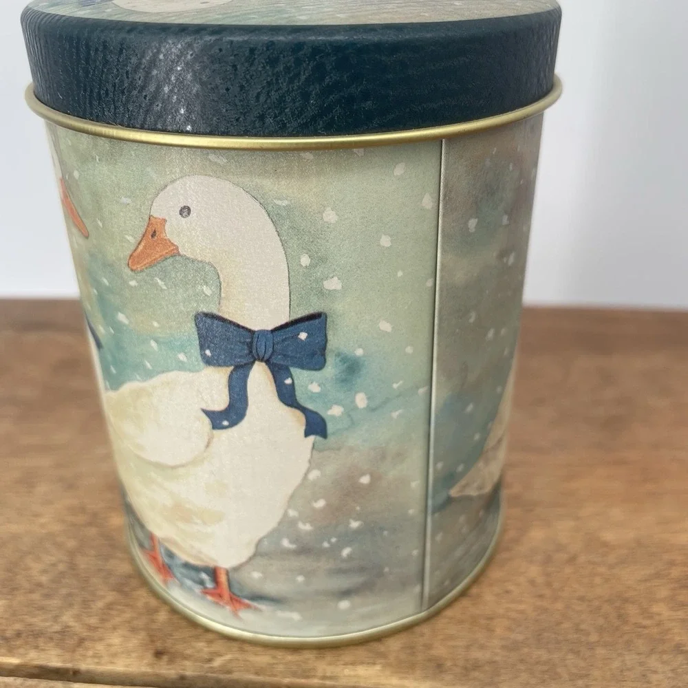 VTG 80s Country Winter Geese Round Covered Tin Blue Taiwan ROC 4